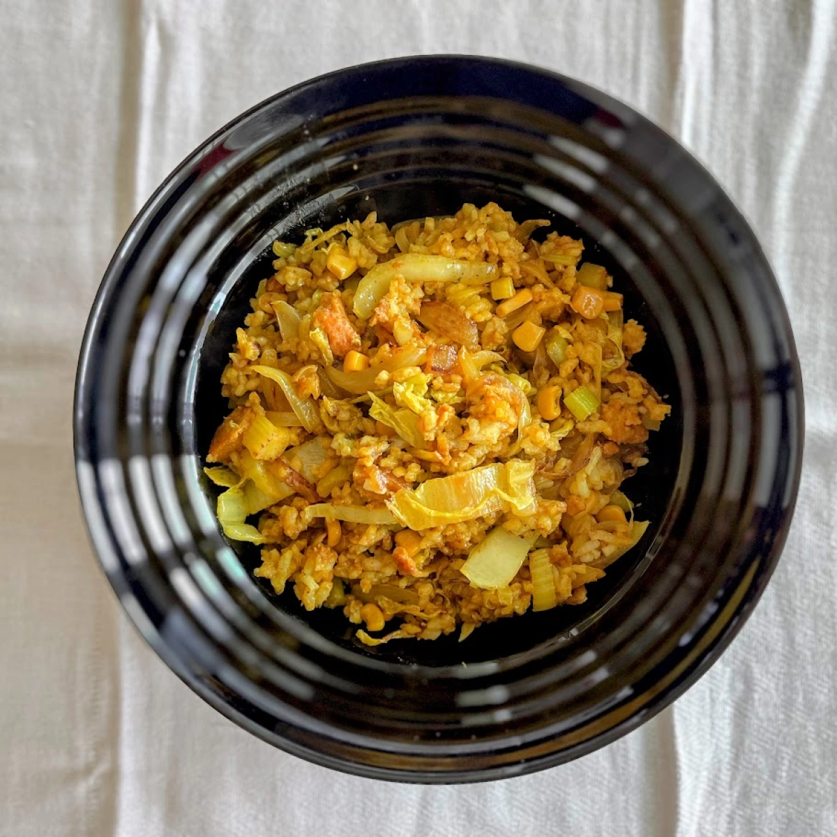 Fűszeres indiai zöldséges rizs