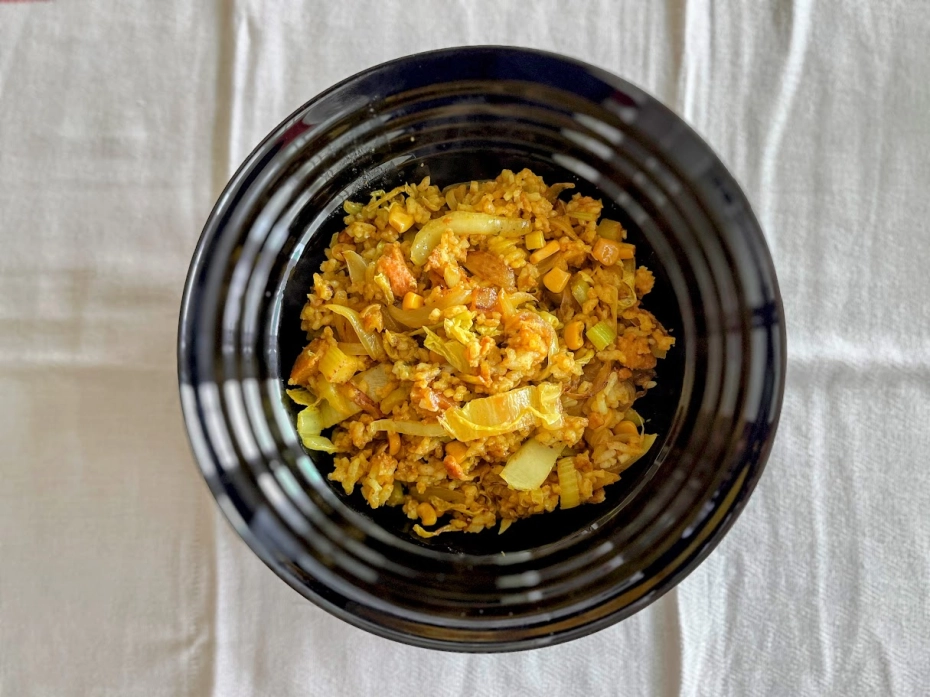 Fűszeres indiai zöldséges rizs