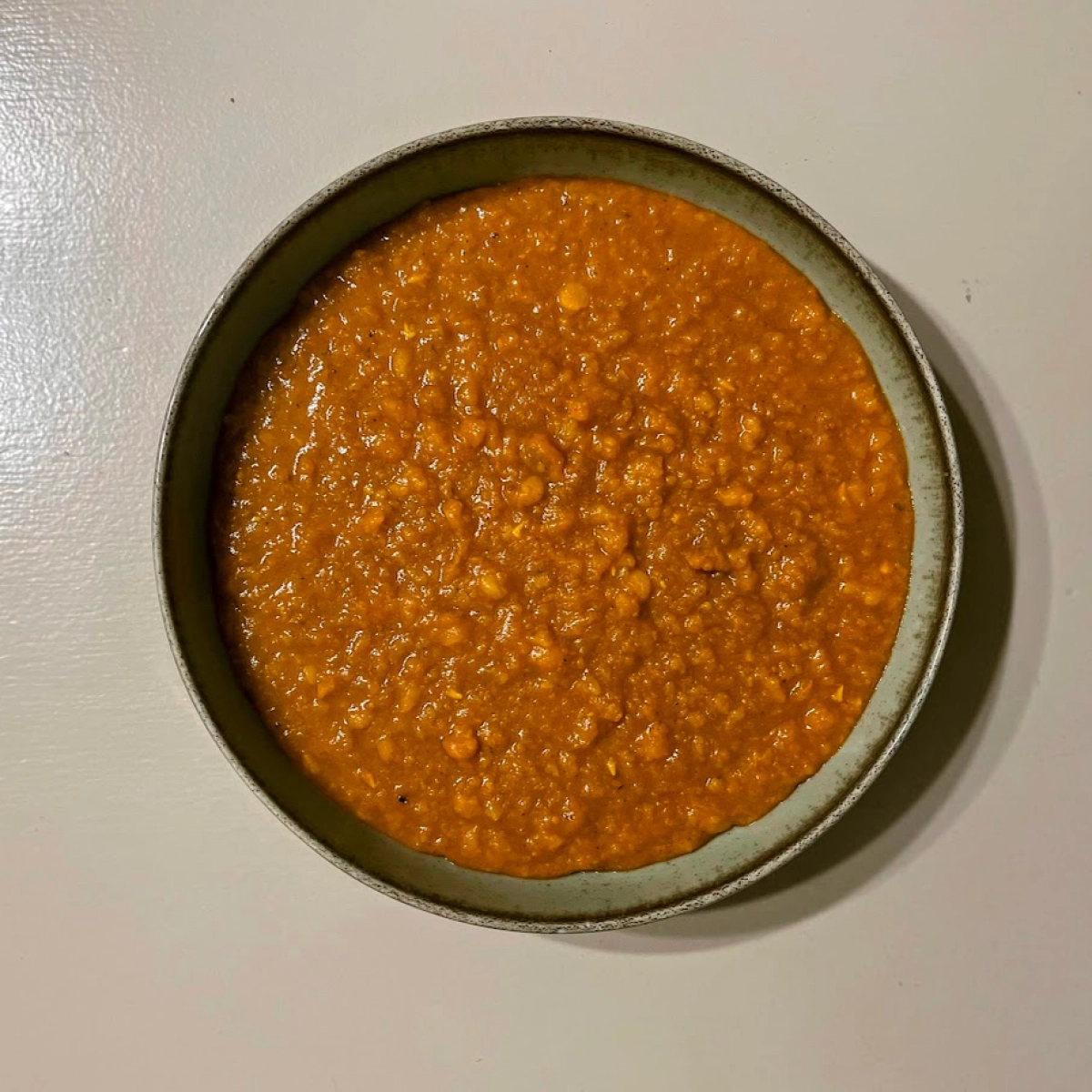 Indiai fűszeres sárgaborsó-főzelék