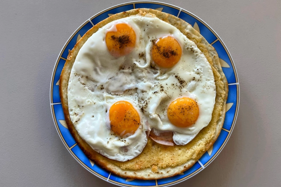 Sajtos-sonkás tortilla tojással