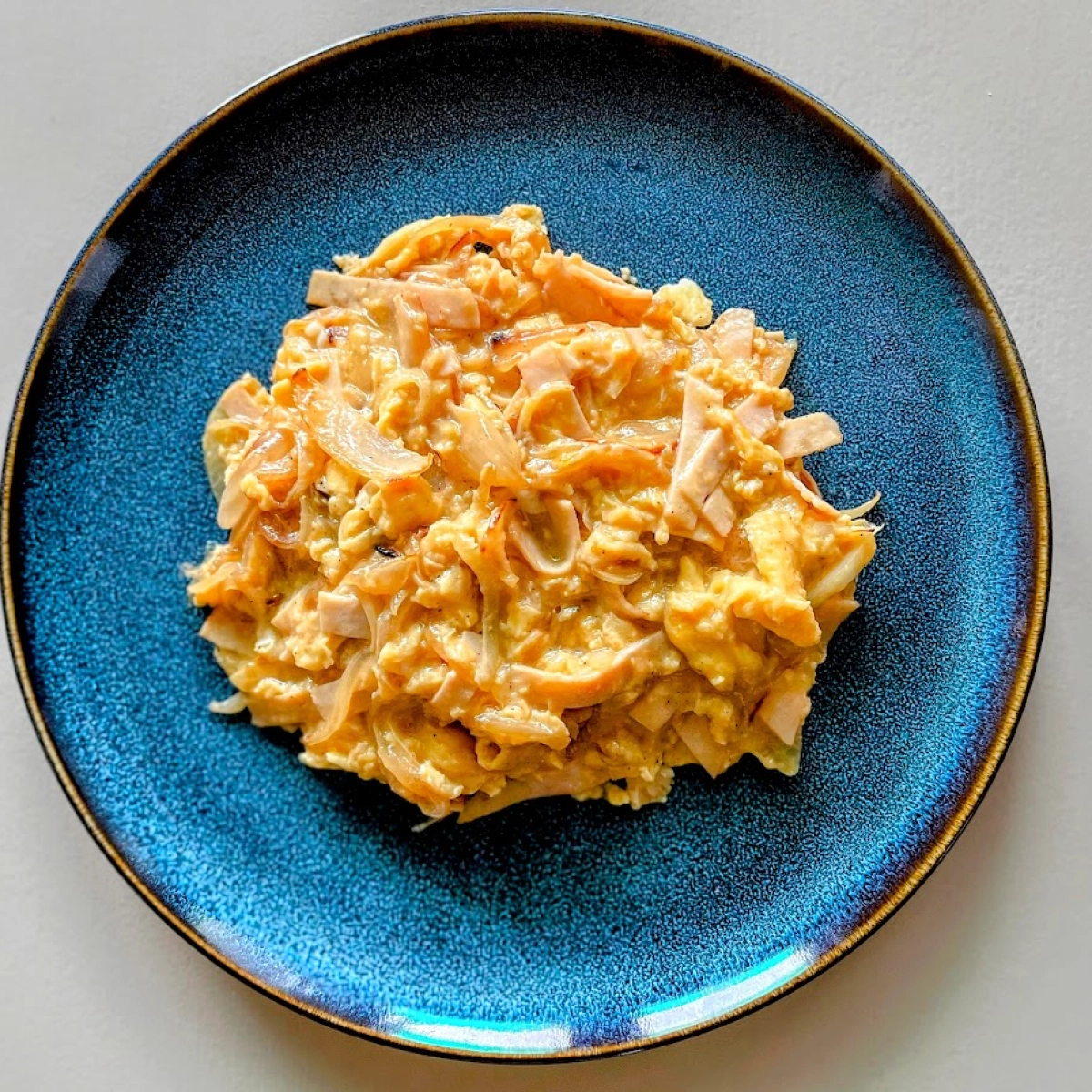 Sonkás-hagymás rántotta