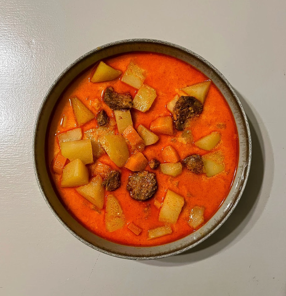 Tejfölös-kolbászos krumplileves