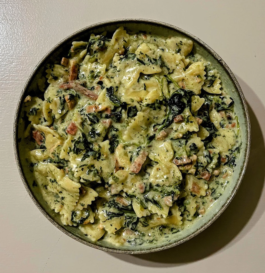 Tejszínes spenótos-sonkás tészta