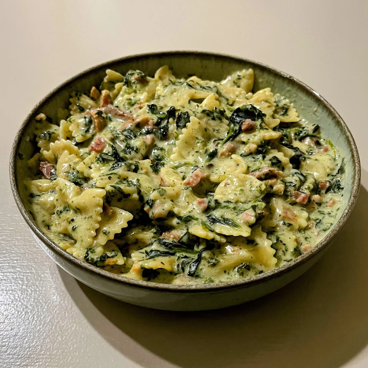 Tejszínes spenótos-sonkás tészta