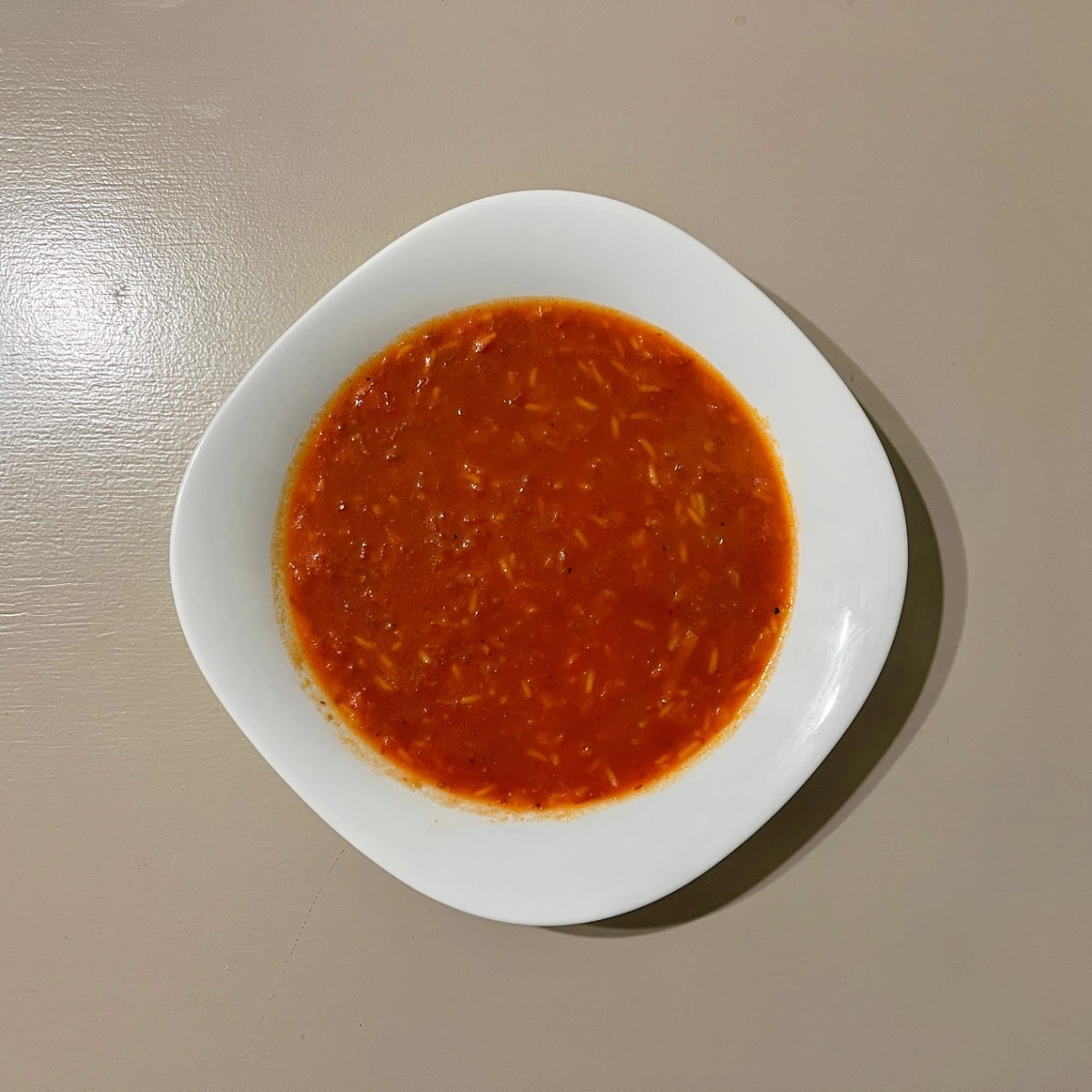 Zöldséges paradicsomleves rizzsel